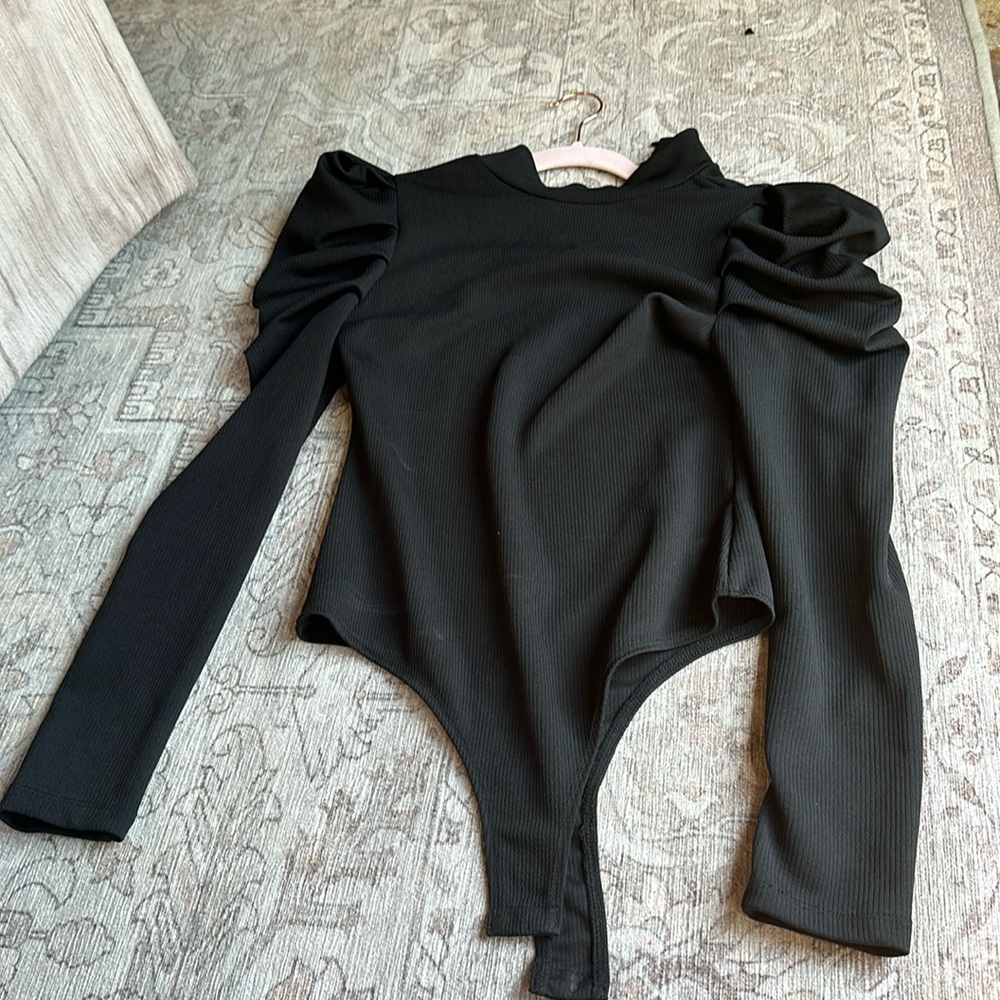 TCEC black medium puff long sleeve body suit, medium